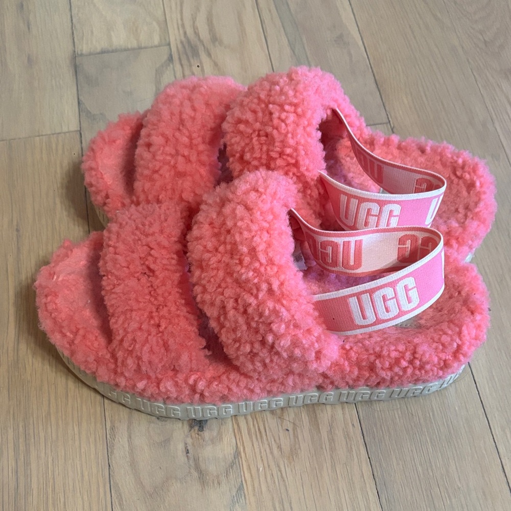 UGG women’s  Fluffy Pink Slippers